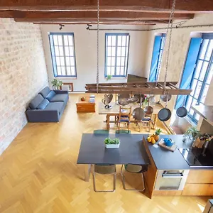 Sunny Stylish Spacious Loft In Old-port Marseille