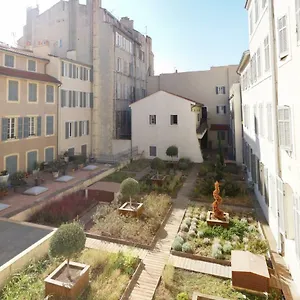 Sunny Vieux Port Apartment